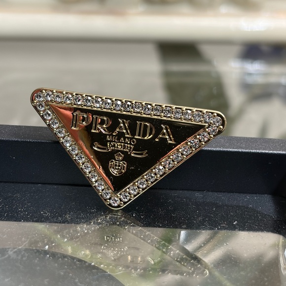 Prada - Picture 2 of 7